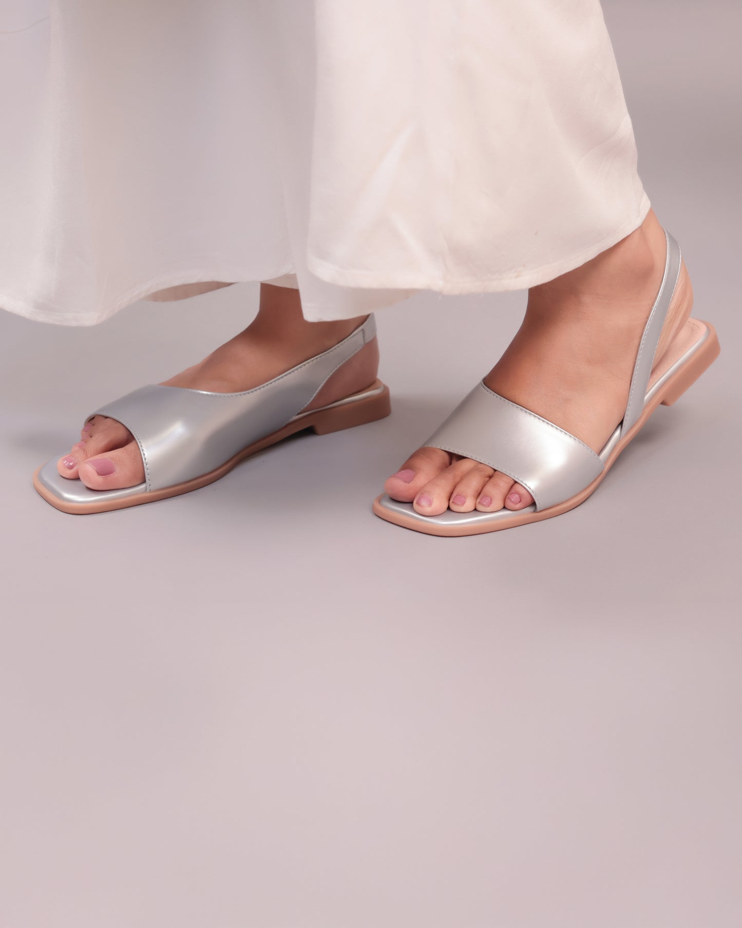 Alkedo Women’s Silver Slingback Flats – Shiny Metallic Open-Toe Sandals for Modern Everyday Style